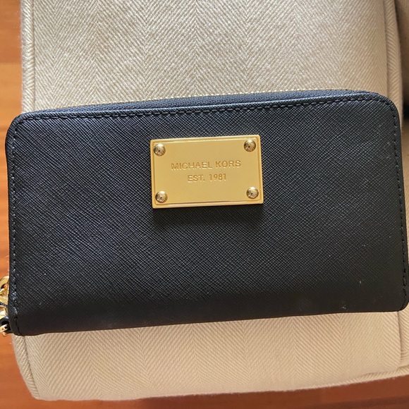 Michael Kors wallet - Picture 2 of 2